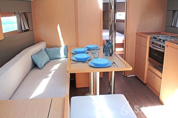 Oceanis 38.1 - Yacht Charter Sailica