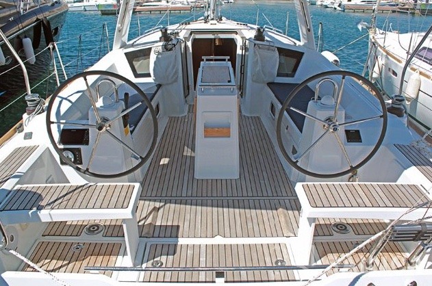 Oceanis 38.1 - Yacht Charter Sailica