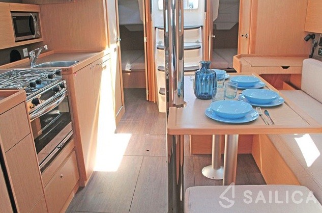 Oceanis 38.1 - Yacht Charter Sailica