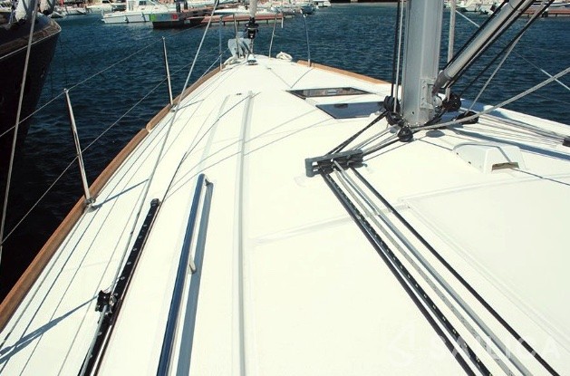 Oceanis 38.1 - Yacht Charter Sailica