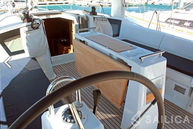 Oceanis 38.1 - Yacht Charter Sailica