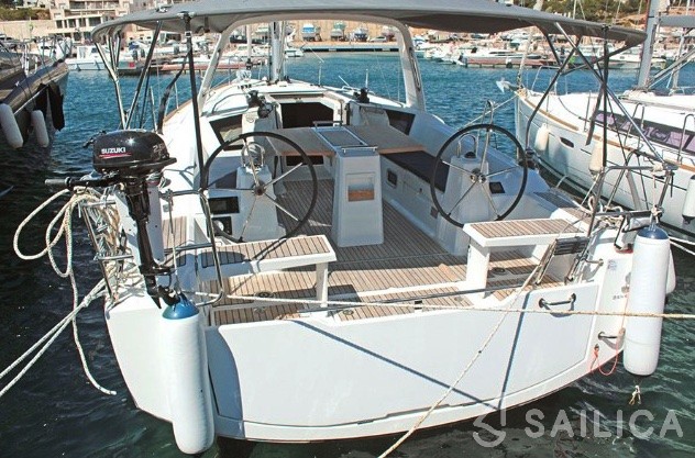 Oceanis 38.1 - Yacht Charter Sailica