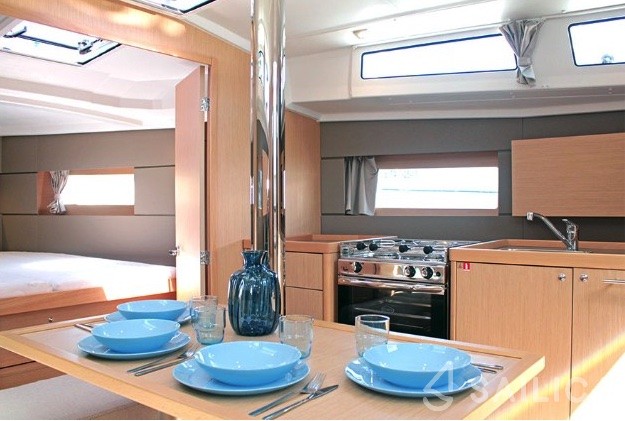 Oceanis 38.1 - Yacht Charter Sailica