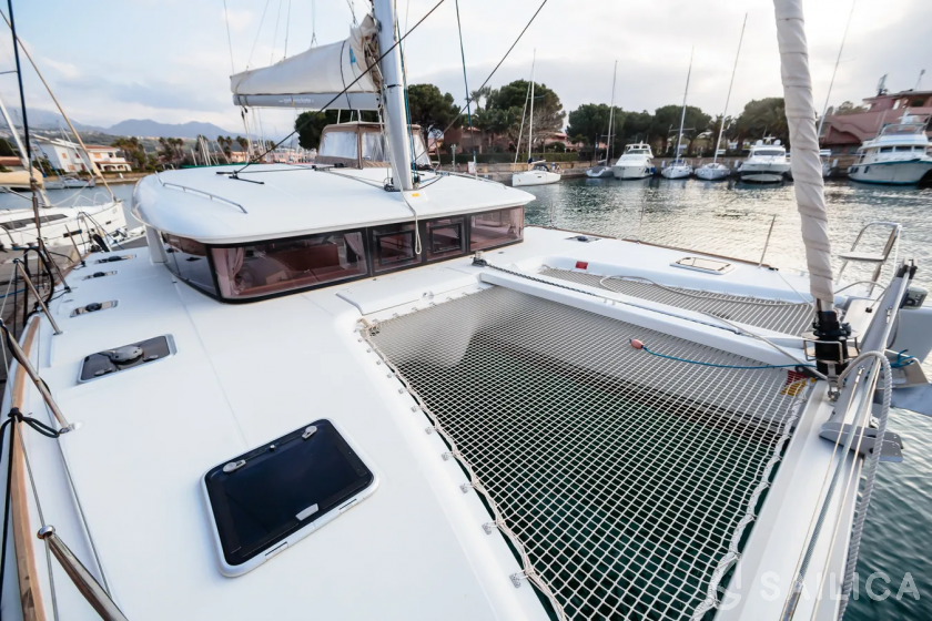 Lagoon 400 S2 - Yacht Charter Sailica