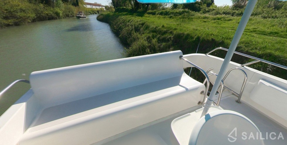 Le Boat Caprice - Yacht Charter Sailica