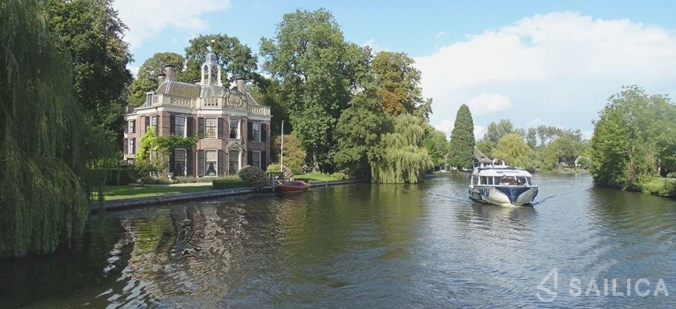Le Boat Countess - Yacht Charter Sailica