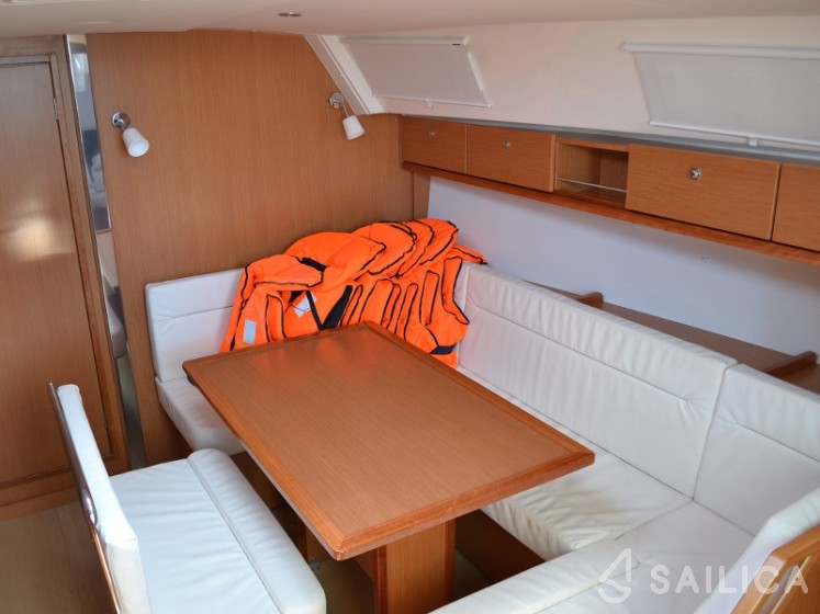 Bavaria 40 Cruiser - Yacht Charter Sailica