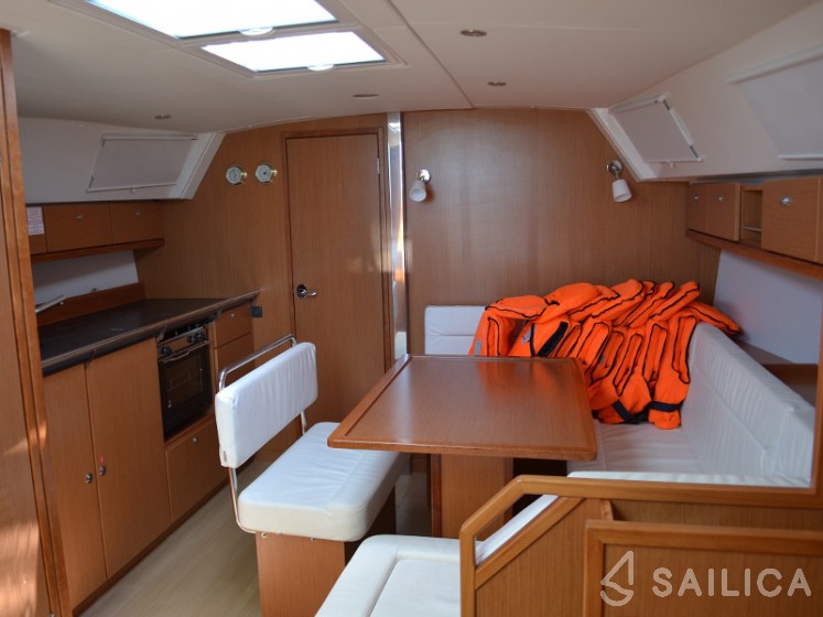 Bavaria 40 Cruiser - Yacht Charter Sailica