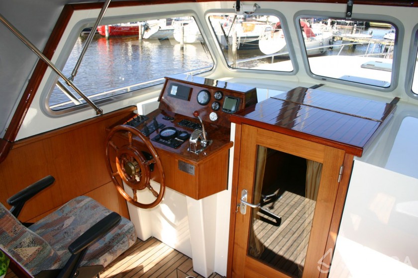 Valkkruiser Sport 1000 - Yacht Charter Sailica
