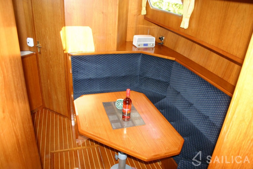 Valkkruiser Sport 1000 - Yacht Charter Sailica