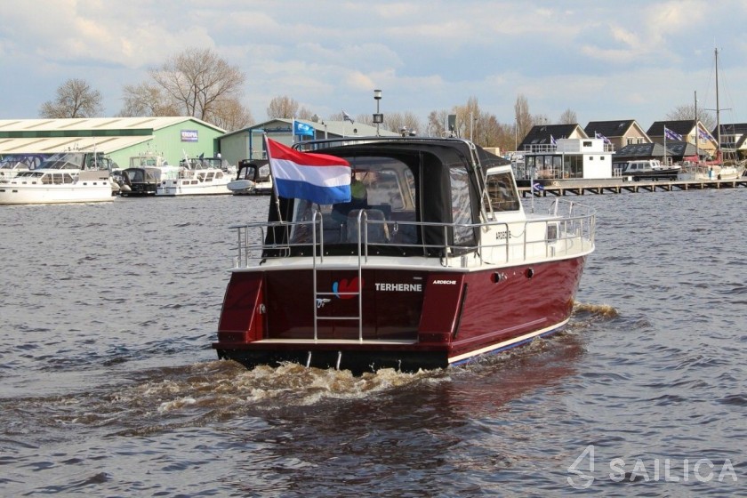 Valkkruiser Sport 1000 - Yacht Charter Sailica