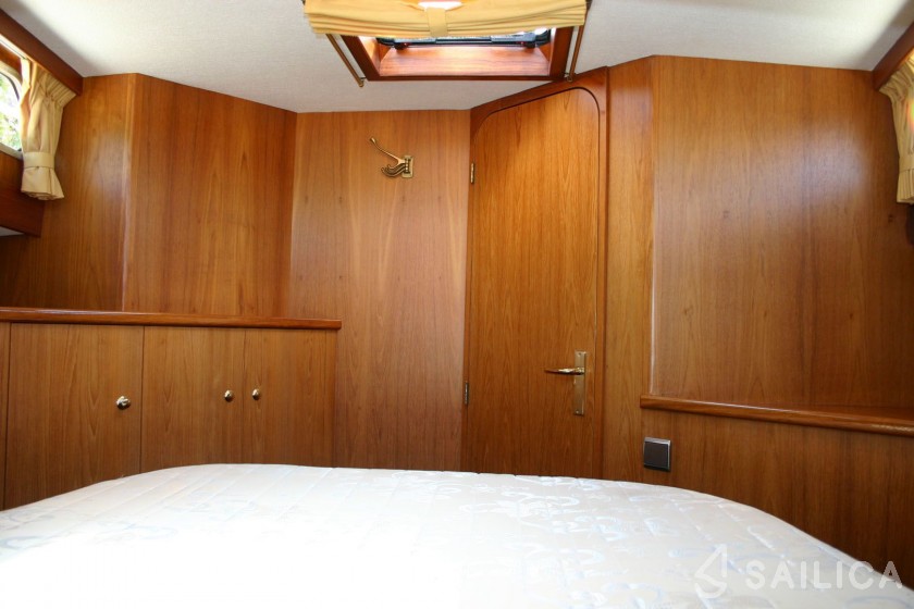 Valkkruiser Sport 1000 - Yacht Charter Sailica