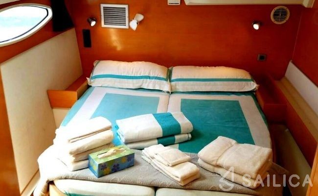 Salina 48 - Yacht Charter Sailica