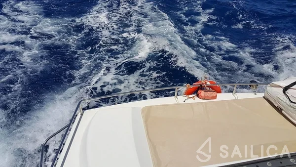 Salina 48 - Yacht Charter Sailica