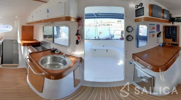 Nautitech 40 open NEW - 4 + 2 cab. - Yacht Charter Sailica