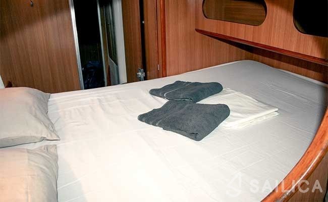 Nautitech 40 open NEW - 4 + 2 cab. - Yacht Charter Sailica