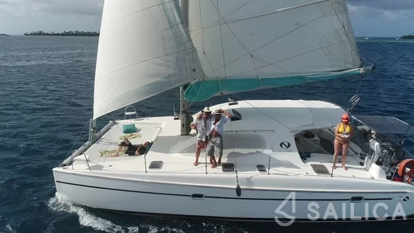 Nautitech 40 open NEW - 4 + 2 cab. - Yacht Charter Sailica