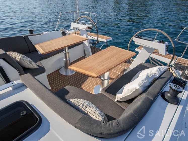 Hanse 410 - Yacht Charter Sailica