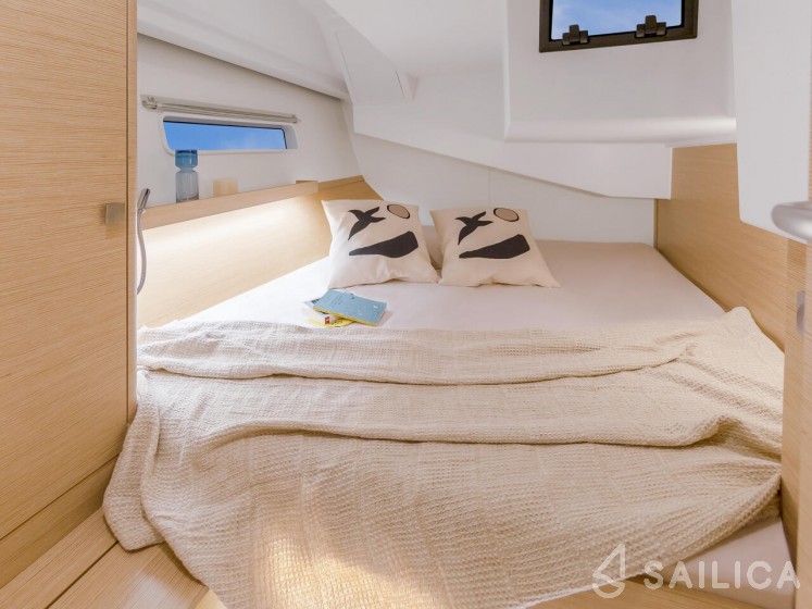 Hanse 410 - Yacht Charter Sailica