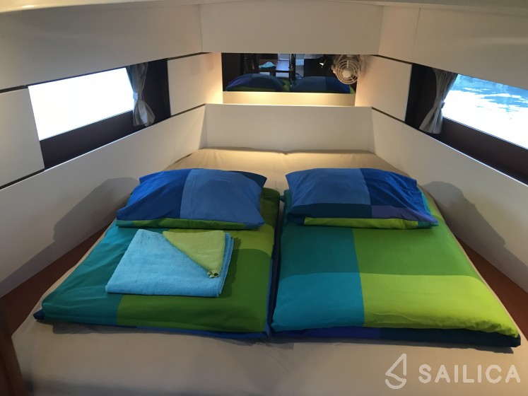 Oceanis 38.1 - Yacht Charter Sailica