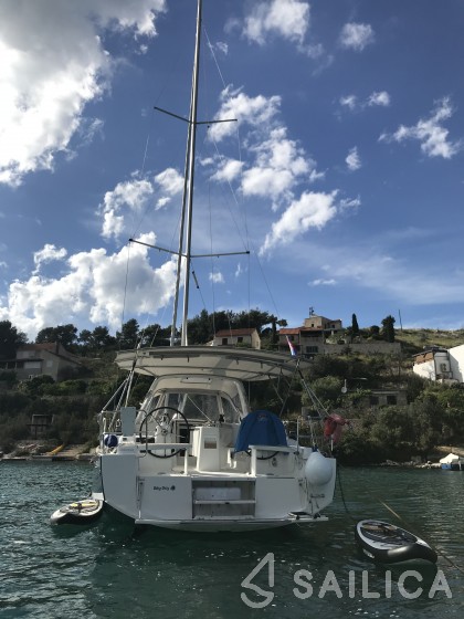 Oceanis 38.1 - Yacht Charter Sailica
