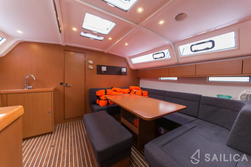 Bavaria 51 Cruiser - Yacht Charter Sailica
