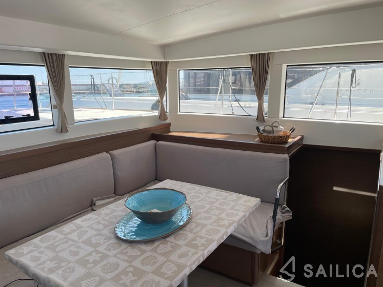 Lagoon 40 - Yacht Charter Sailica