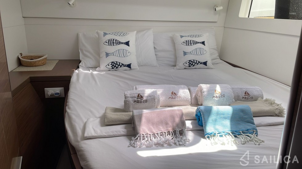 Lagoon 40 - Yacht Charter Sailica