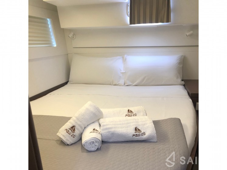 Lagoon 40 - Yacht Charter Sailica
