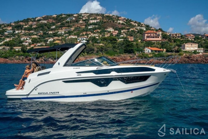 Bayliner Ciera 8 - Yacht Charter Sailica