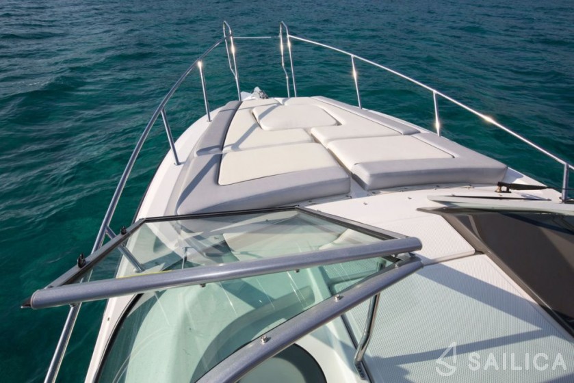Bayliner Ciera 8 - Yacht Charter Sailica