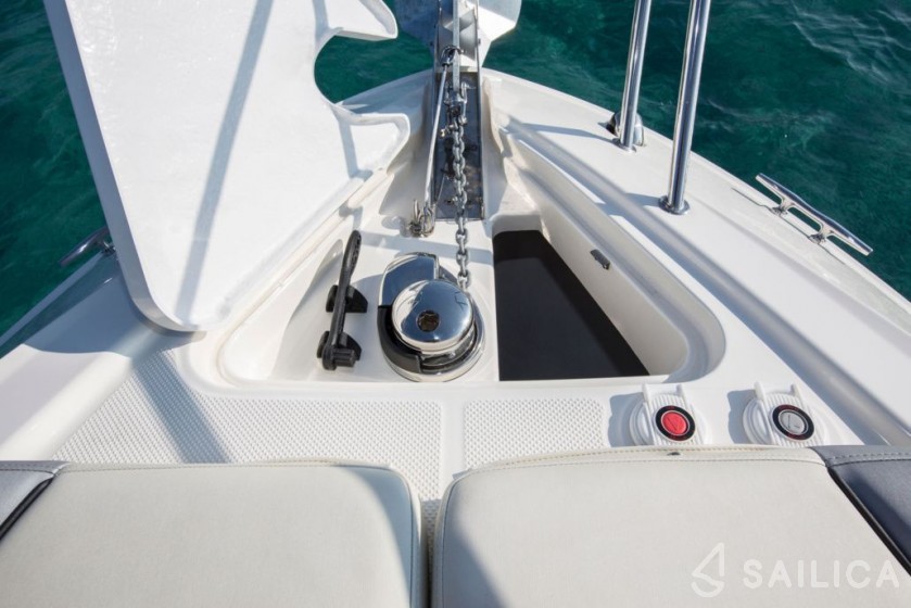 Bayliner Ciera 8 - Yacht Charter Sailica