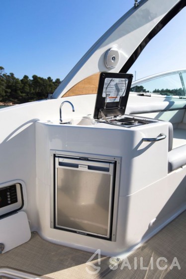 Bayliner Ciera 8 - Yacht Charter Sailica