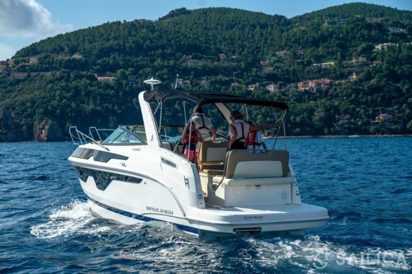 Bayliner Ciera 8 - Yacht Charter Sailica