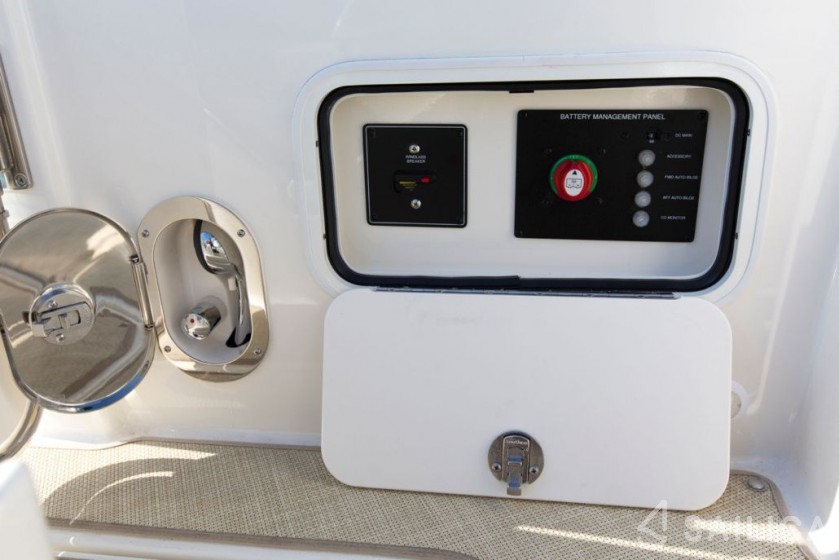 Bayliner Ciera 8 - Yacht Charter Sailica