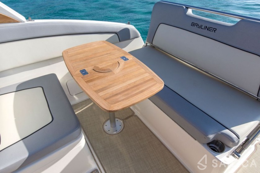 Bayliner Ciera 8 - Yacht Charter Sailica