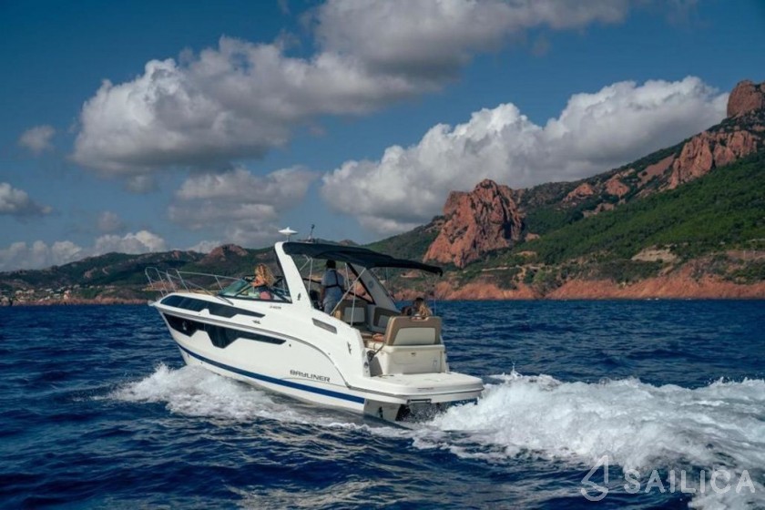Bayliner Ciera 8 - Yacht Charter Sailica