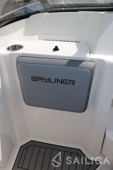 Bayliner VR5 - Yacht Charter Sailica