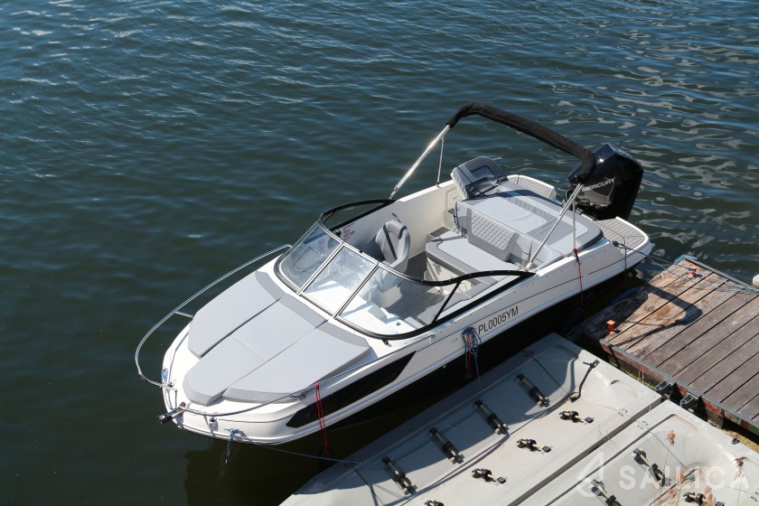 Bayliner VR5 - Yacht Charter Sailica