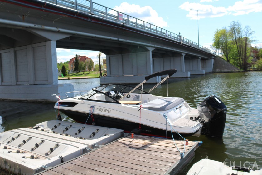 Bayliner VR5 - Yacht Charter Sailica