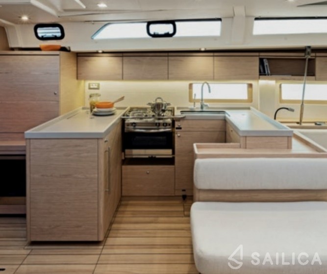 Oceanis 51.1 - Yacht Charter Sailica