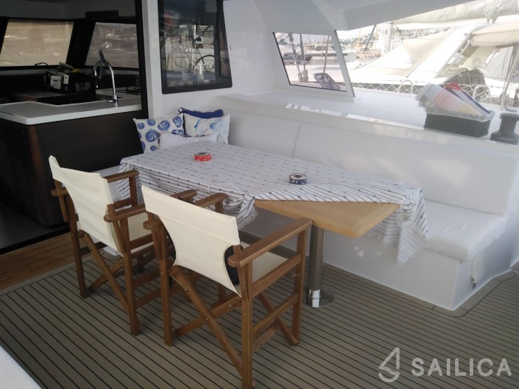 Nautitech 46 Fly - Yacht Charter Sailica