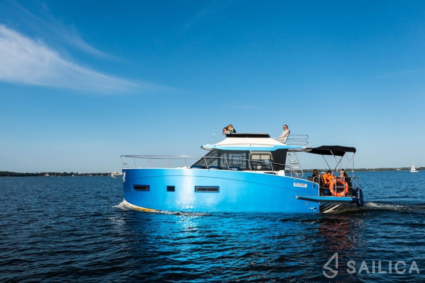 Futura 40 Grand Horizon - Yacht Charter Sailica