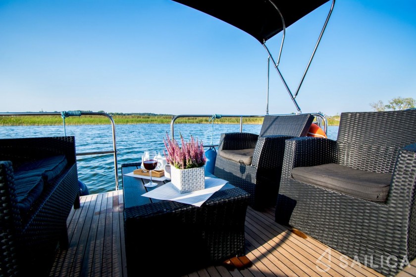 Futura 40 Grand Horizon - Yacht Charter Sailica