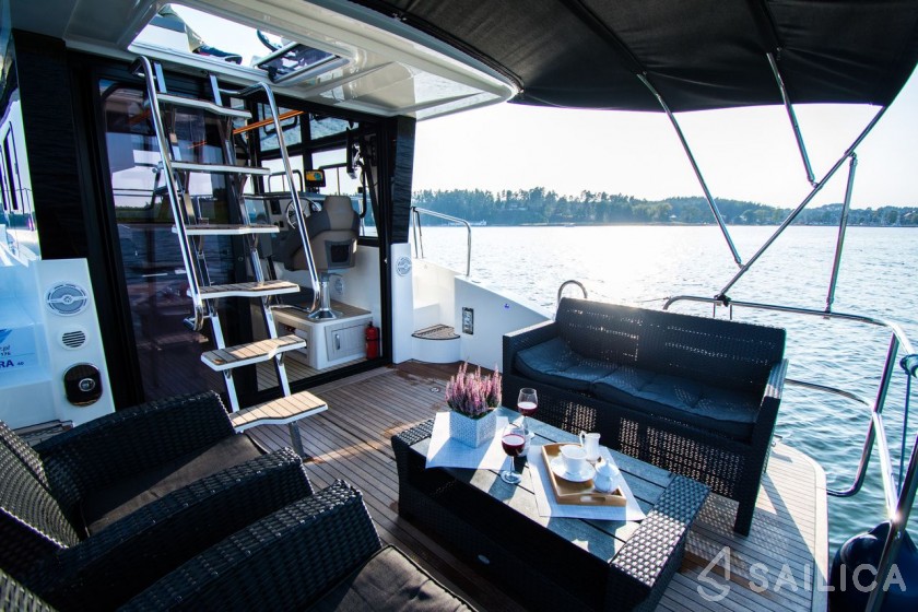 Futura 40 Grand Horizon - Yacht Charter Sailica