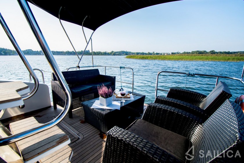Futura 40 Grand Horizon - Yacht Charter Sailica