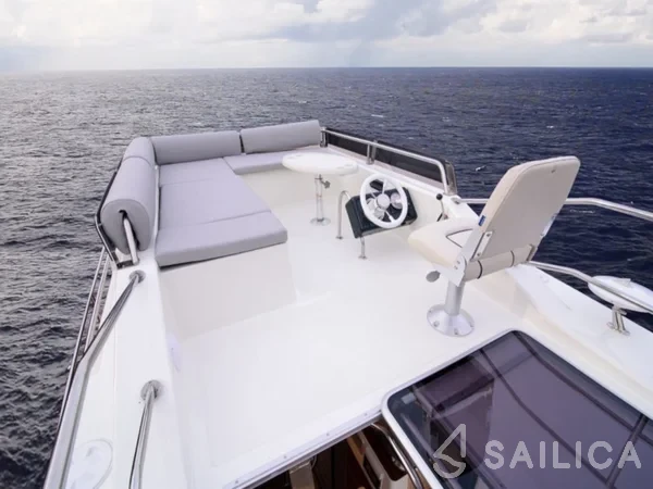 Futura 40 Grand Horizon - Yacht Charter Sailica
