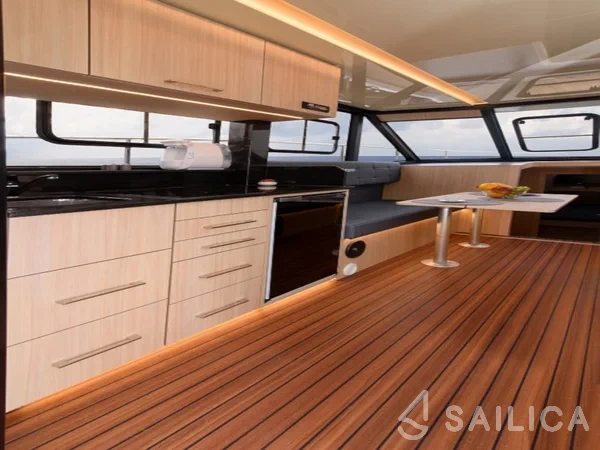Futura 40 Grand Horizon - Yacht Charter Sailica