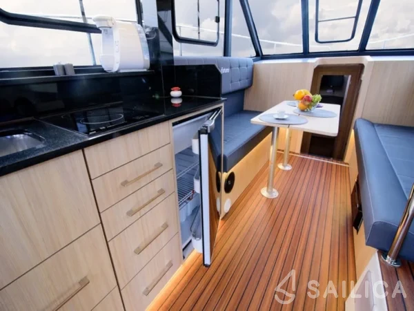 Futura 40 Grand Horizon - Yacht Charter Sailica
