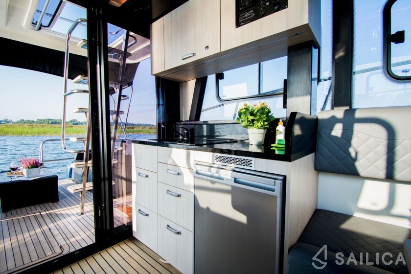 Futura 40 Grand Horizon - Yacht Charter Sailica